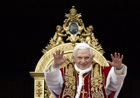 Woman knocks pope to floor in Basilica