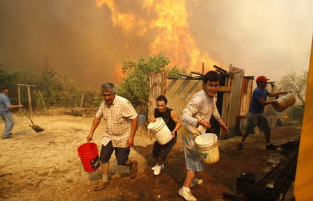 Forest fire in Chile burns thousands of acres of land
