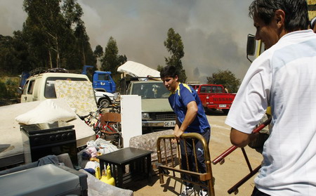 Forest fire in Chile burns thousands of acres of land