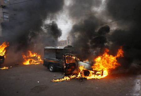 30 killed in suicide attack in Pakistan