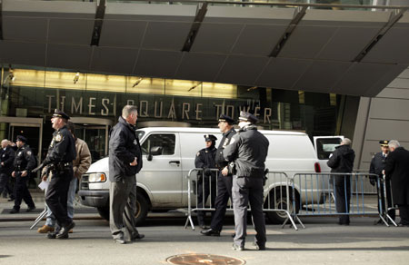 Suspicious van causes bomb scare in New York's Times Square