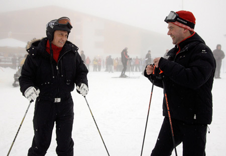 Medvedev, Putin spend holiday together skiing