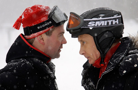 Medvedev, Putin spend holiday together skiing