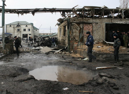 Suicide bombing kills 6 Russian police