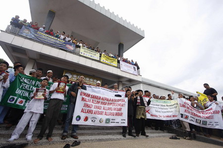 More churches attacked in Malaysian Allah feud