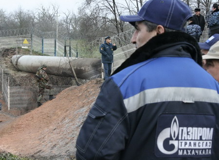 Bomb hits Russian gas pipeline: agencies