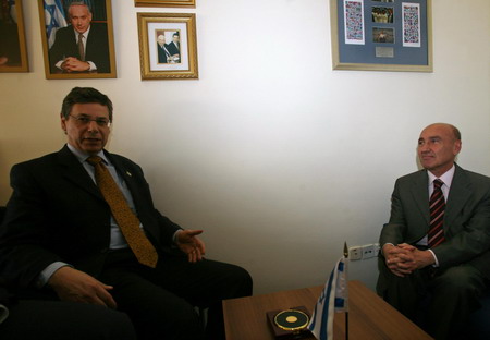 Israel apologises to Turkey in diplomatic spat
