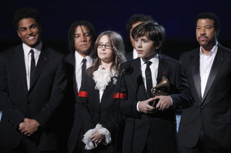 Grammys go 3-D for Michael Jackson tribute