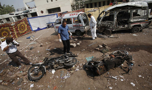 Death toll from Karachi blasts reaches 33: minister