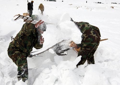 Afghans airlift bodies as avalanche deaths hit 166