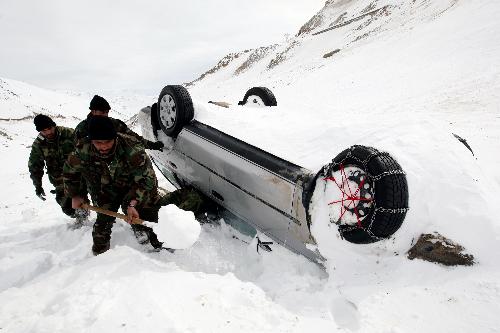 Afghans airlift bodies as avalanche deaths hit 166