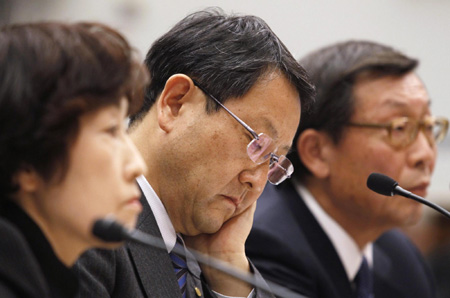 Toyota chief blasted by lawmakers despite apology
