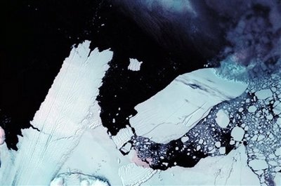 2 huge icebergs let loose off Antarctica's coast