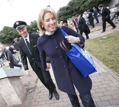 'Miracle on the Hudson' pilot Sullenberger retires