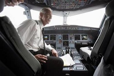 'Miracle on the Hudson' pilot Sullenberger retires