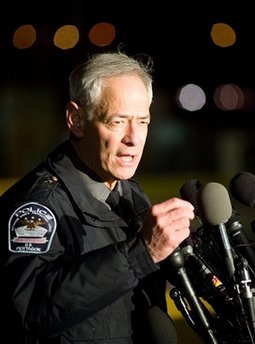 Gunman killed after shooting 2 Pentagon police