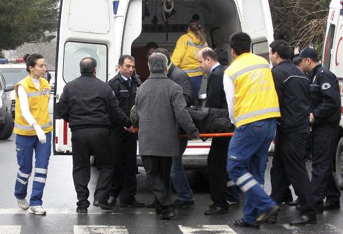 Armed Turk shot at Ukrainian consulate in Istanbul dies