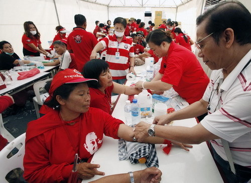 Thai protesters give blood to pour on streets
