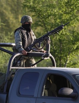 18 gunmen killed in attacks on Mexican army bases