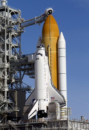 Shuttle Discovery fuels for pre-dawn launch