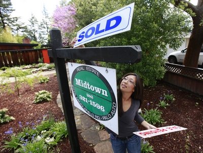 US homebuyers scramble as mortgage rates jump