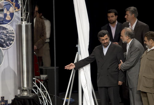 Iran displays new centrifuge for nuclear work