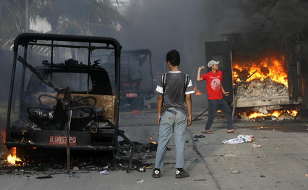 Tomb protest turns deadly in Indonesia's Jakarta