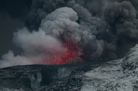 Expert: Icelandic volcano may cause slight warming