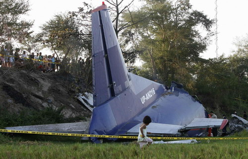 Cargo plane crashes in Philippines, killing 3