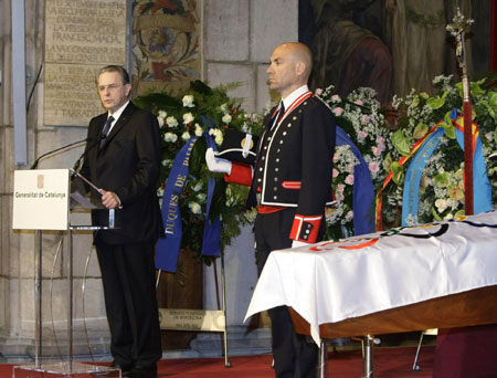 Hundreds pay tribute to Samaranch in Barcelona