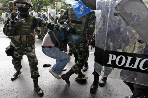 One Thai soldier dies, 16 people injured in clashes