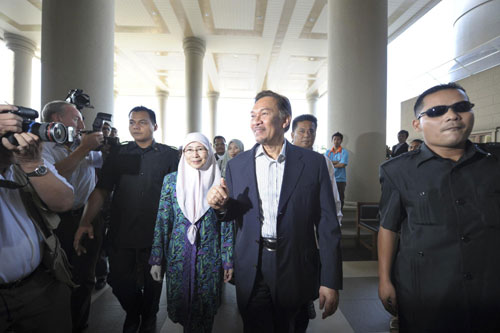 Anwar's sodomy trial resumes