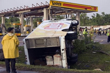 5 dead as tornadoes hit central US