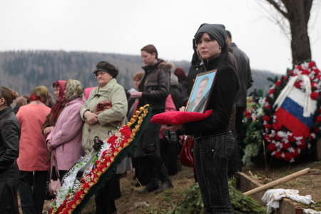 60 dead in Russian mine blast, 30 missing