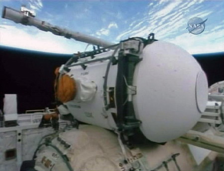 Spacewalk hit by brief power outage, no danger