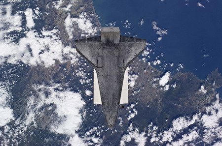 Spacewalk hit by brief power outage, no danger