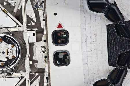 Spacewalk hit by brief power outage, no danger