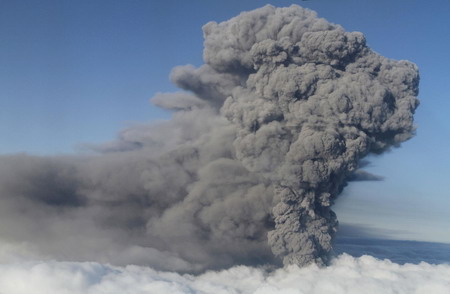Iceland volcano going quiet, but could stir again