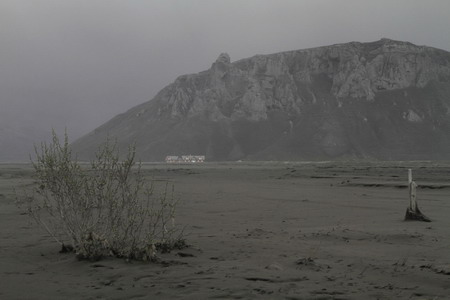 Iceland volcano going quiet, but could stir again