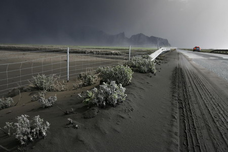 Iceland volcano going quiet, but could stir again