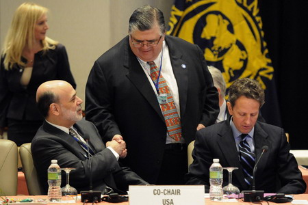 Fed's Bernanke fights against political meddling