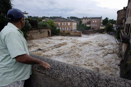 15 killed in French flash floods; 12 missing