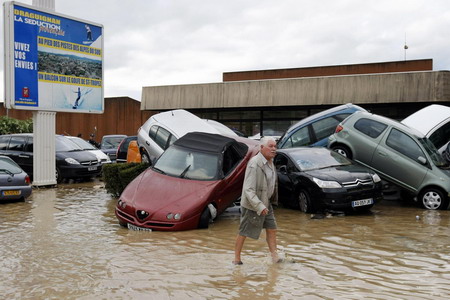 15 killed in French flash floods; 12 missing