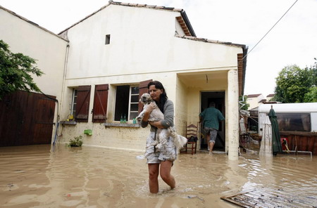 15 killed in French flash floods; 12 missing