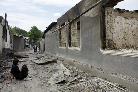 UN says 400,000 uprooted in Kyrgyzstan