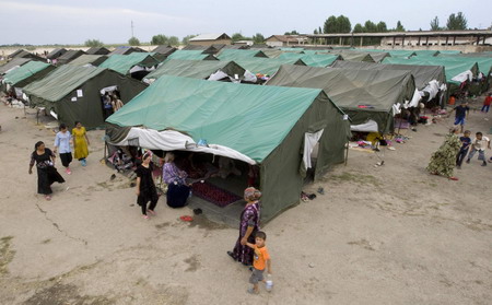 UN says 400,000 uprooted in Kyrgyzstan