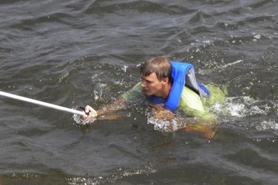 2 missing after barge capsizes duck boat in US
