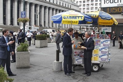 Cameron meets with Wall Street CEOs in NYC