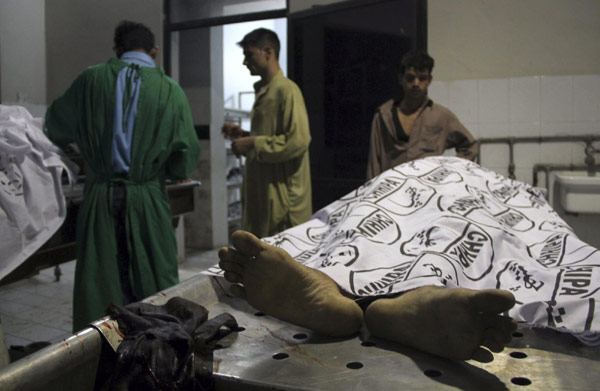 37 die in revenge attacks in Pakistan's Karachi