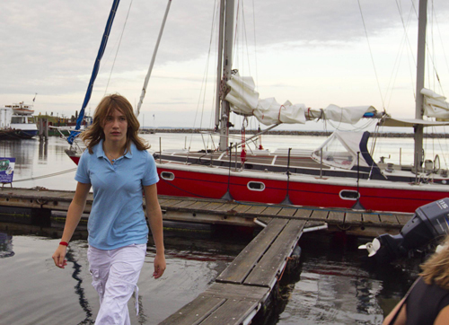 14-year-old Dutch sailor girl heads out to sea